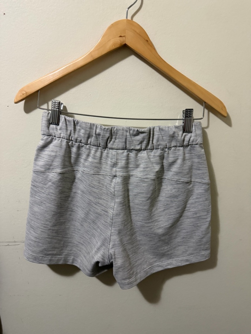 Lululemon On The Fly shorts - Picture 4 of 5